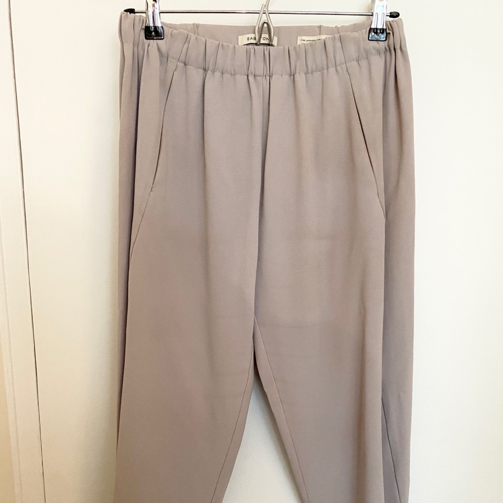 Aritzia Babaton Crepe Jogger Style Pants
